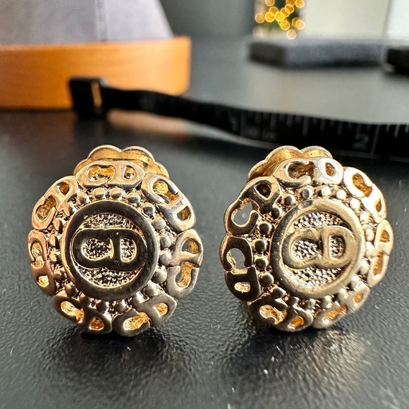 #32 18K gold plated Christian Dior vintage clip on earrings - Picture 1 of 9